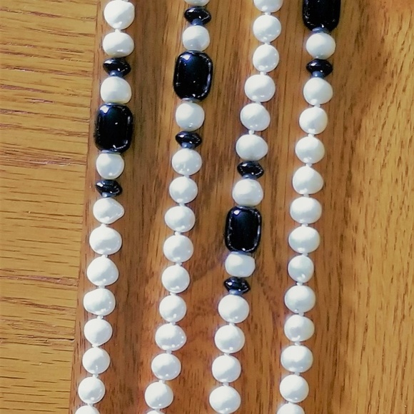 From Paris Genuine Freshwater Pearl Necklace - Picture 4 of 4